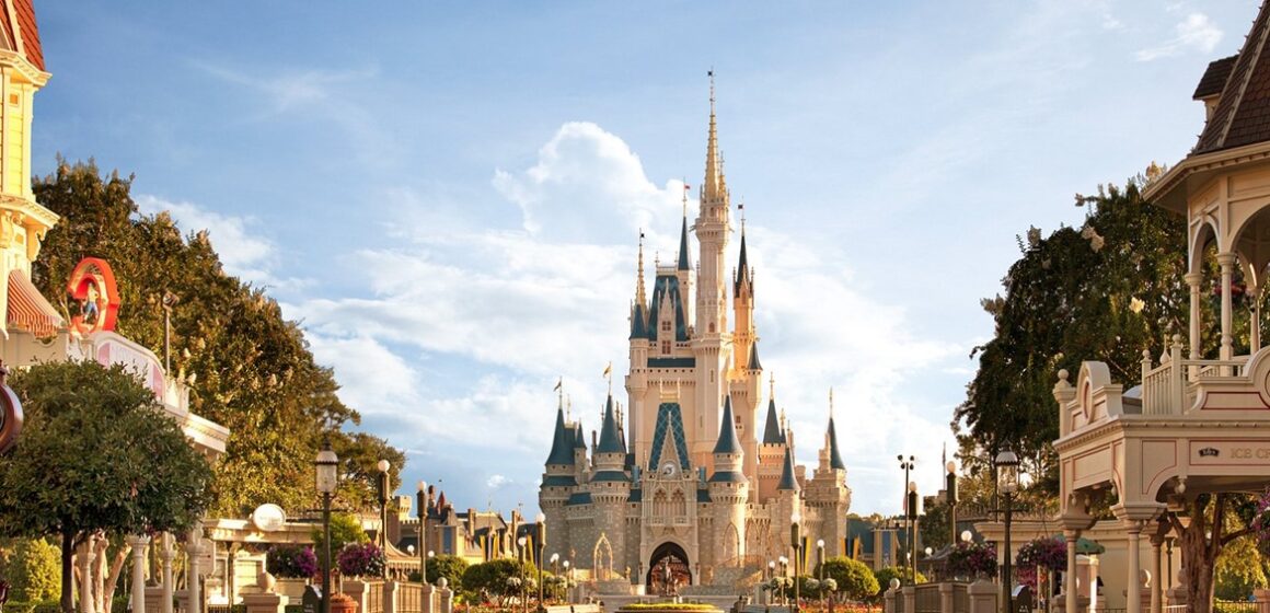 Magic Kingdom mantém liderança como parque temático mais visitado do mundo em 2024
