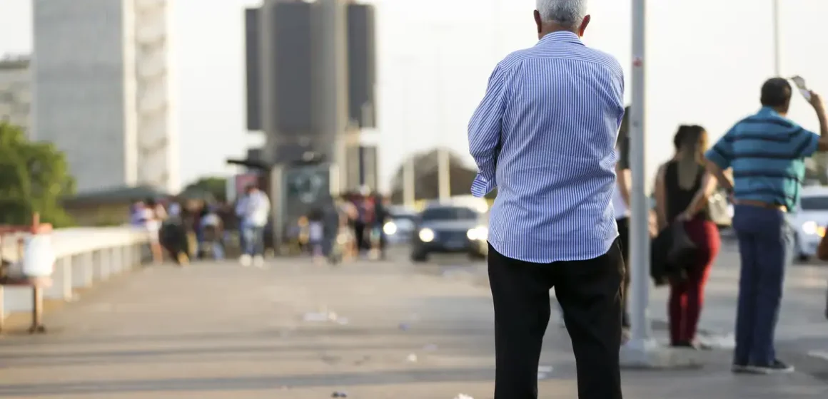 Exame de sangue para Alzheimer testado no Brasil mostra precisão superior a 90%