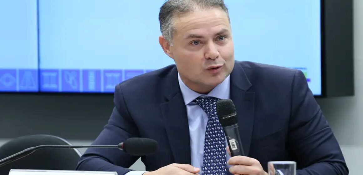 Ministro Renan Filho anuncia que durante a COP30, ficará hospedado em caminhão
