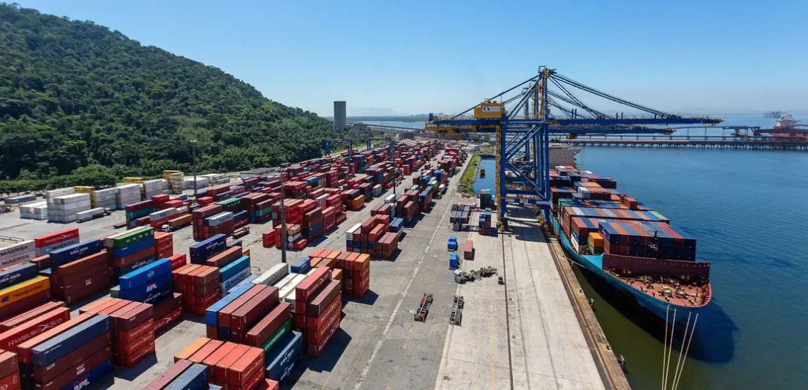 Brasil bate recorde de exportações em setembro mesmo com queda de 20% nas vendas para os EUA