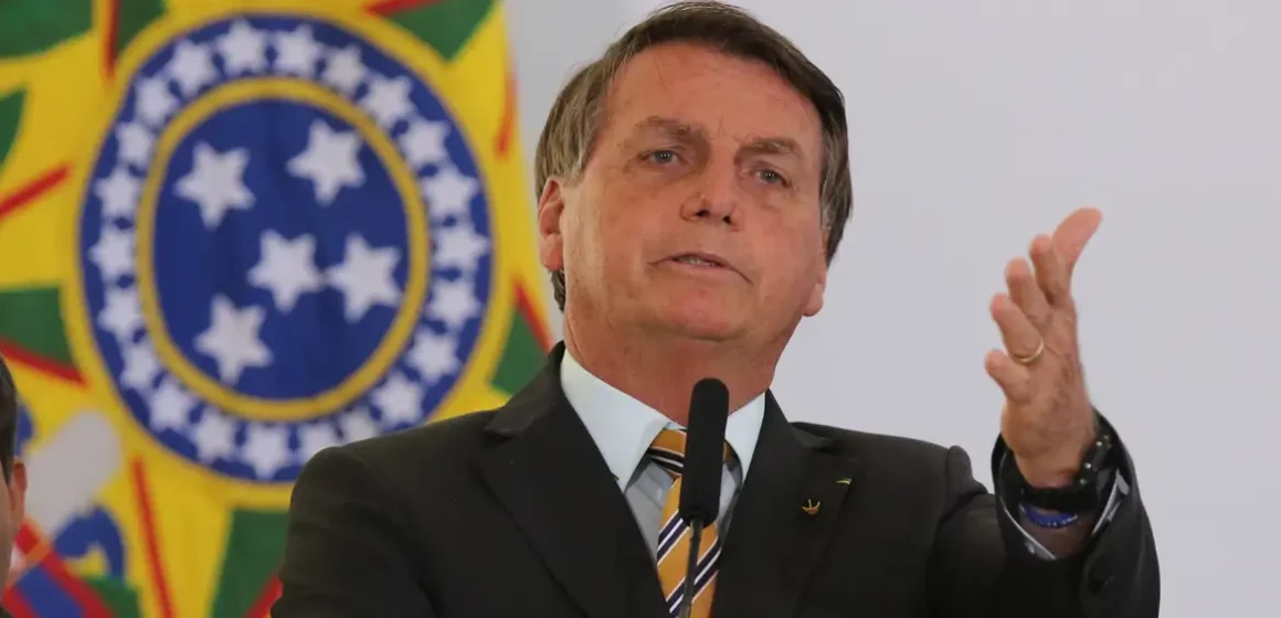 Defesa de Bolsonaro pede prisão domiciliar a Moraes após condenação a 27 anos