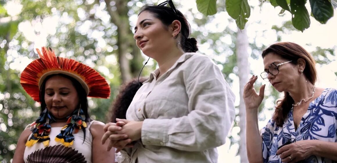 Ministra alemã visita iniciativa de bioeconomia na Ilha do Combu durante a COP30