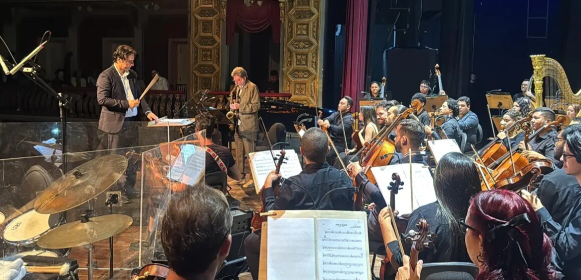 Theatro da Paz lota em concerto que celebra a Amazônia com Leo Gandelman