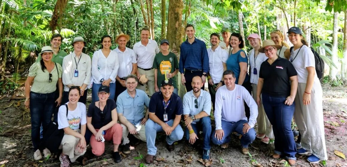 20251117092213-GC00072585-F00275534E Ministro do Clima da Noruega visita programa de pecuária sustentável no Pará durante a COP 30