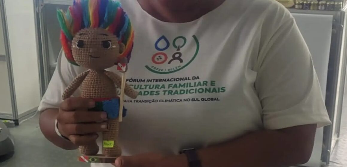 Curupira em crochê e produtos amazônicos da Emater conquistam delegações internacionais na COP30