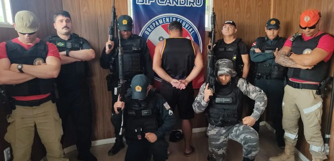 Base Fluvial Candiru prende homem procurado por tráfico durante abordagem a balsa