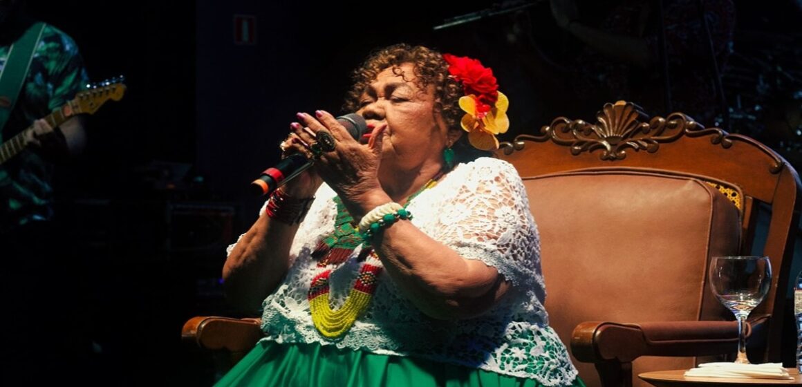 Aos 86 anos, Dona Onete desafia idade e se consagra como rainha do carimbó