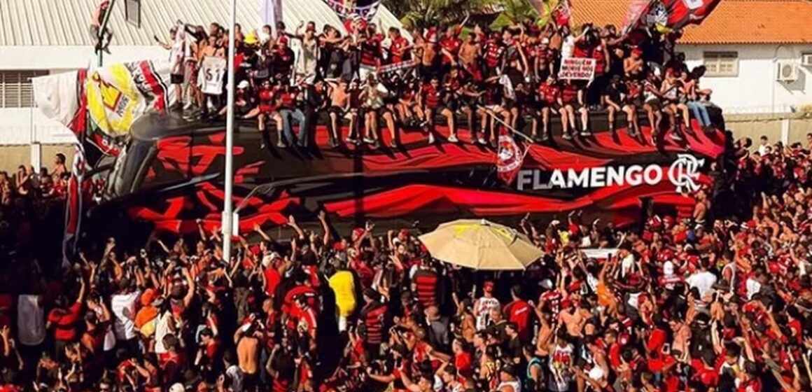 Tumulto no Aeroporto do Rio termina com intervenção policial durante despedida do Flamengo para final da Libertadores