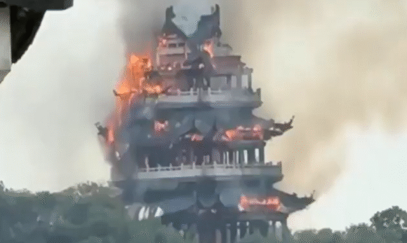 Captura de tela 2025-11-13 165835 Incêndio atinge pavilhão de templo chinês