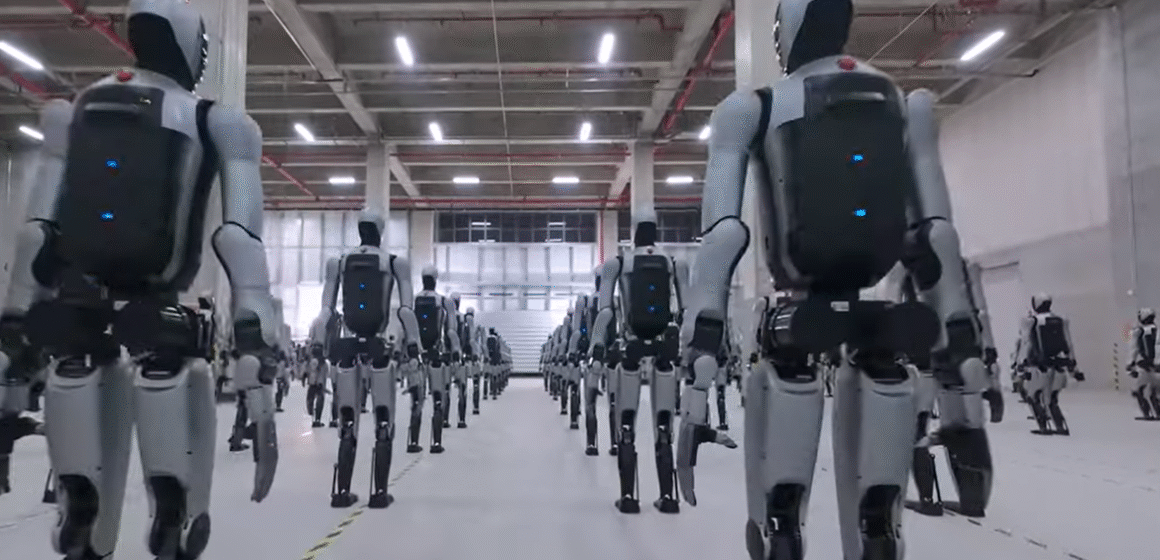 China inicia entrega em massa de robôs humanoides para fábricas
