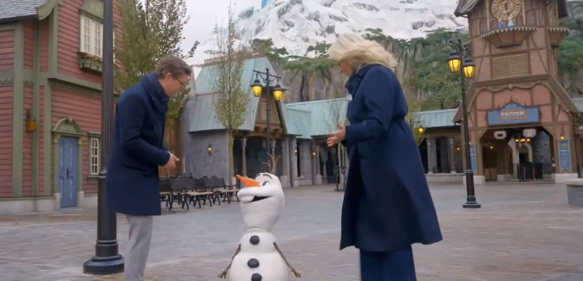 Disney apresenta robô do personagem Olaf com inteligência artificial para interação em tempo real em parques