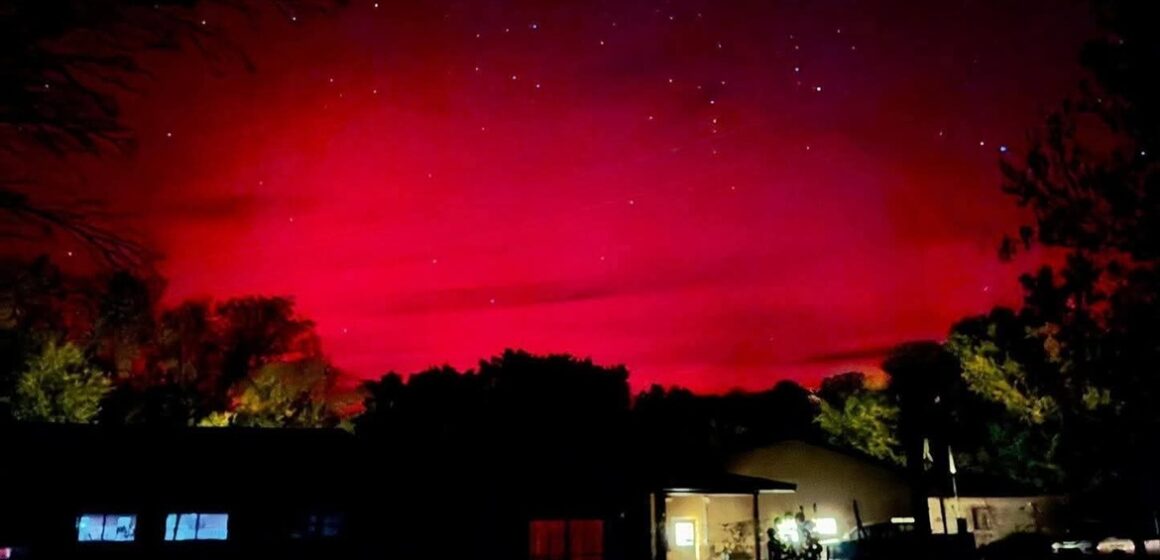 G5jypBAXEAAx9rz Fenômeno raro: aurora boreal rosa é registrada em múltiplos países