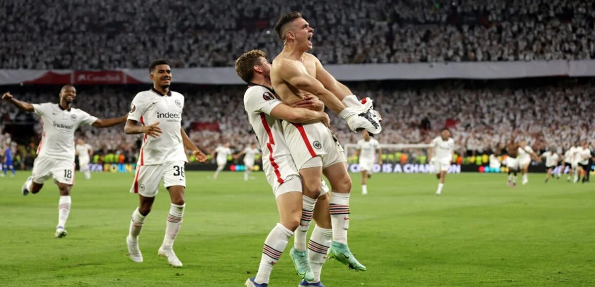 Frankfurt lidera ranking de clubes que mais lucram no mercado de transferências desde 2021