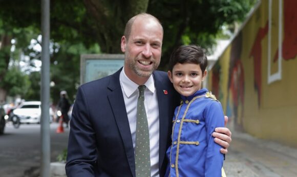SaveClip.App_573745529_18543727249045660_9013029432563534482_n Príncipe William encontra com garotinho vestido de príncipe durante passagem por Belém