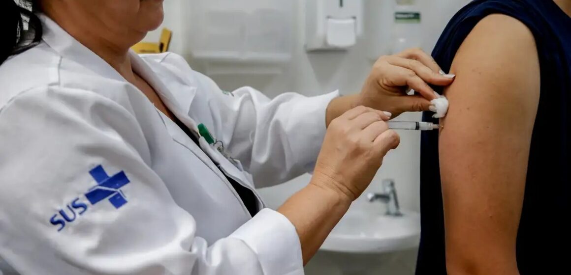 Anvisa aprova 1ª vacina de dose única contra a dengue do mundo, produzida pelo Butantan