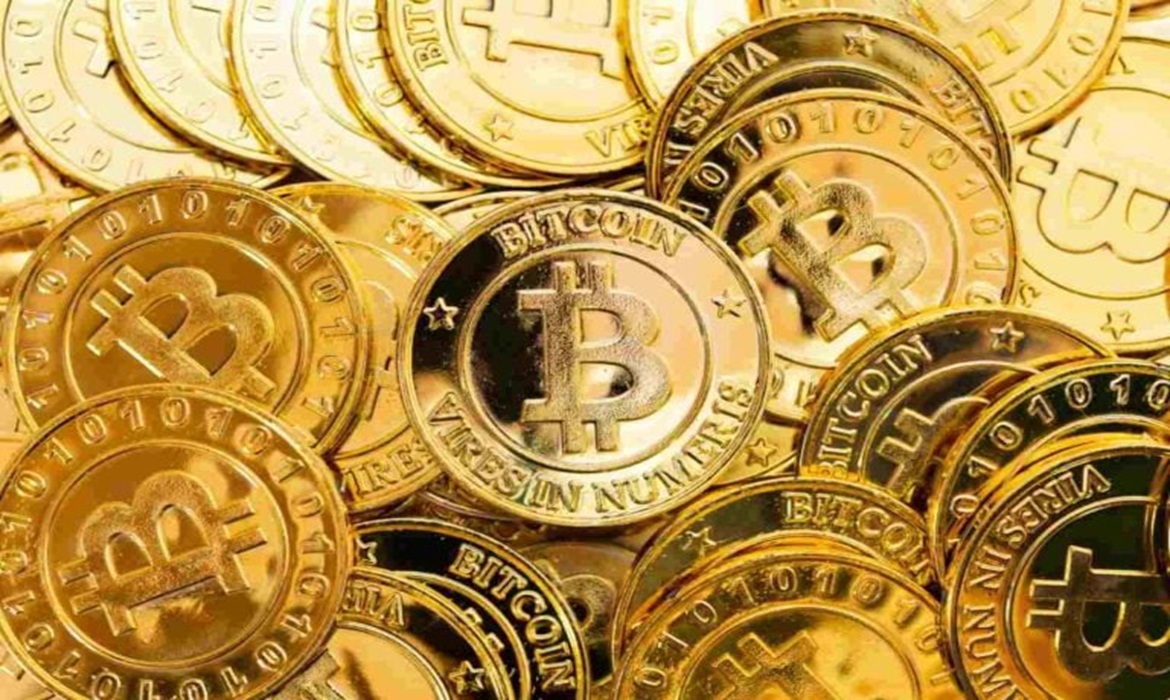 Bitcoin registra pior desempenho mensal em três anos com saída recorde de  ETFs - Bacana.news Notícias do Pará