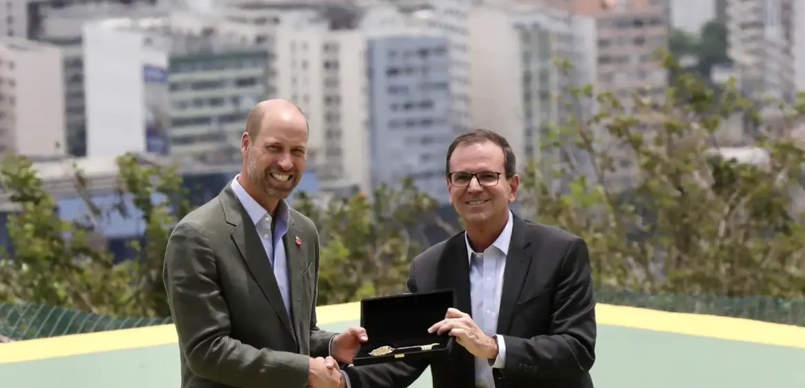 Príncipe William recebe chave do Rio em visita focada em premiação ambiental