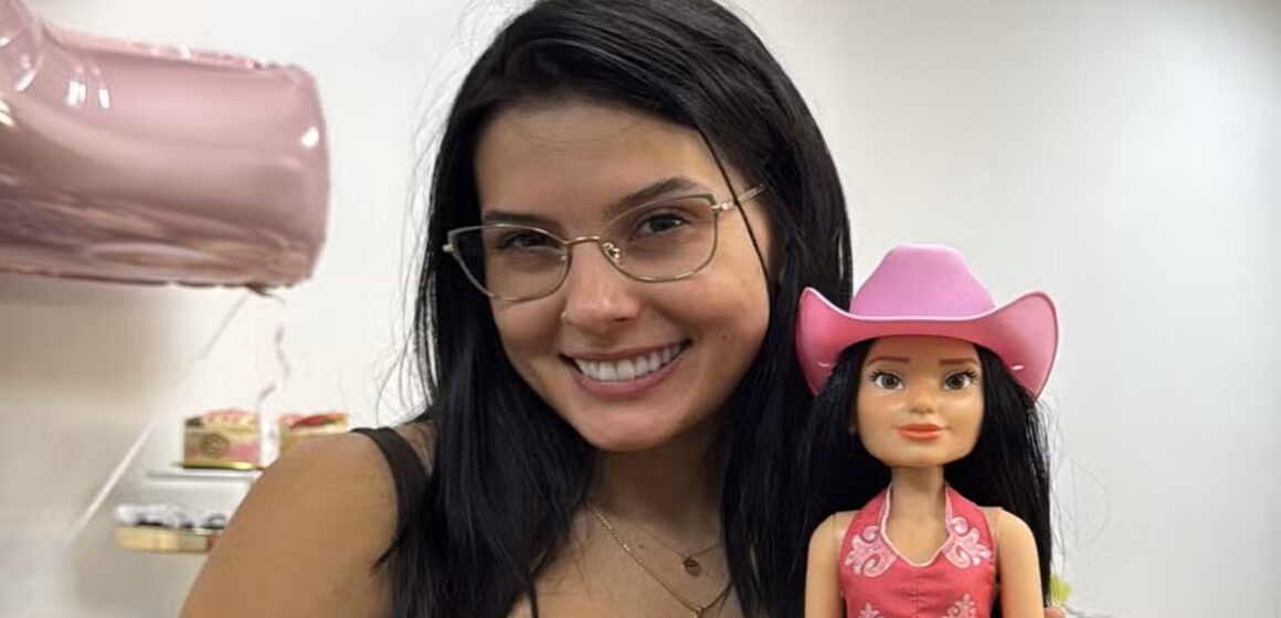 Ana Castela lança boneca inspirada em seu visual por R$ 274,90