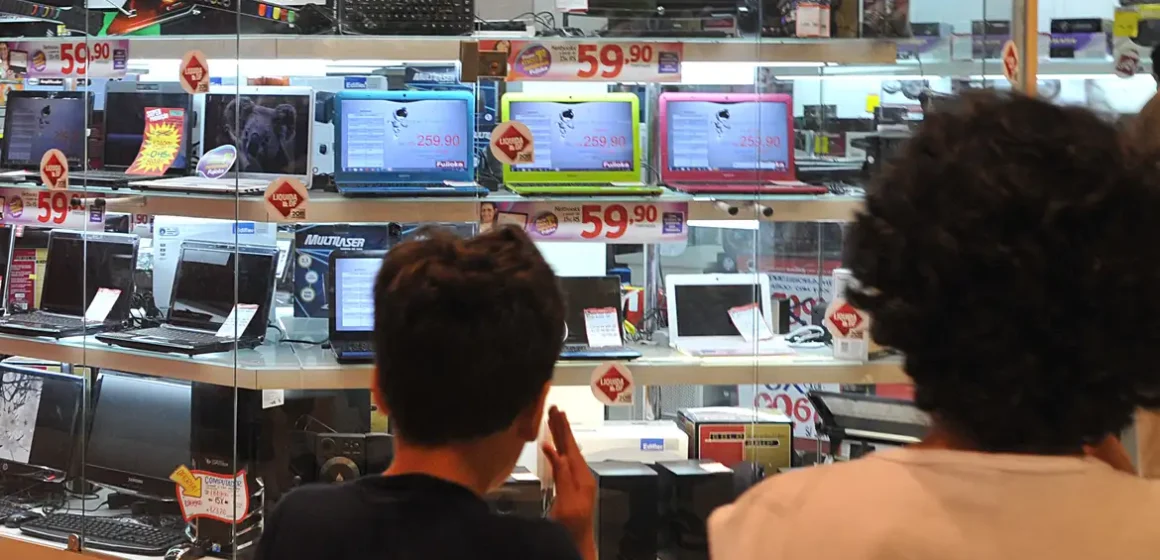 Estudo aponta que loja física virou “vitrine” para compras finalizadas no online