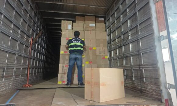 20251130175701-GC00072987-F00278248 Operação fiscal apreende mais de 4,9 mil tênis falsificados e 1.900 luminárias no Pará