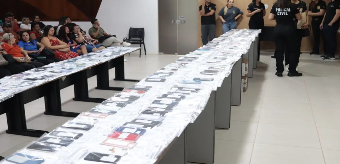 20251216115213-GC00073392-F00281083 Polícia Civil do Pará inicia entrega de mais de 500 celulares recuperados a vítimas de roubo