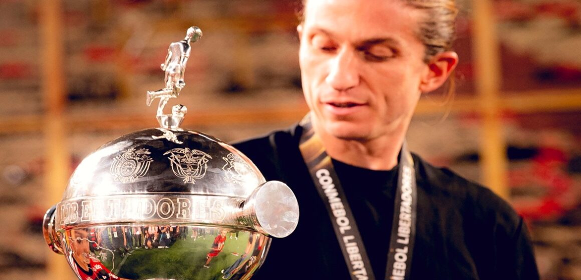 Após conquista do Brasileirão, Filipe Luís afirma desejo de renovar com o Flamengo