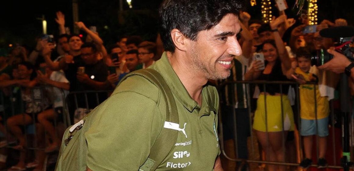 Abel Ferreira renova contrato com o Palmeiras até o fim de 2027