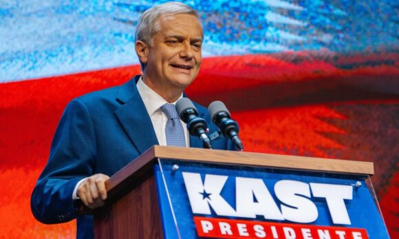 Direitista José Antonio Kast é eleito presidente do Chile