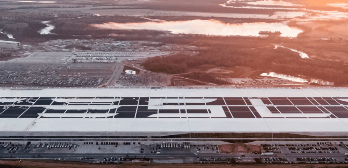 Tesla amplia operações no Texas com nova fábrica de baterias perto de Houston