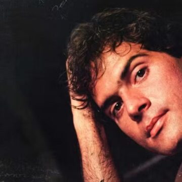 Documentário original revela como matéria de revista impactou Cazuza, segundo sua mãe e Zeca Camargo
