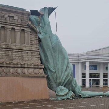 SaveTwitter.Net_G8SS17LXAAYPXQL Temporal derruba estátua da Havan no Rio Grande do Sul