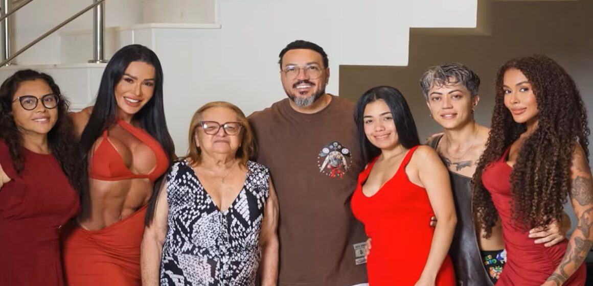Após separação, Belo e Gracyanne Barbosa celebram Natal em reencontro familiar