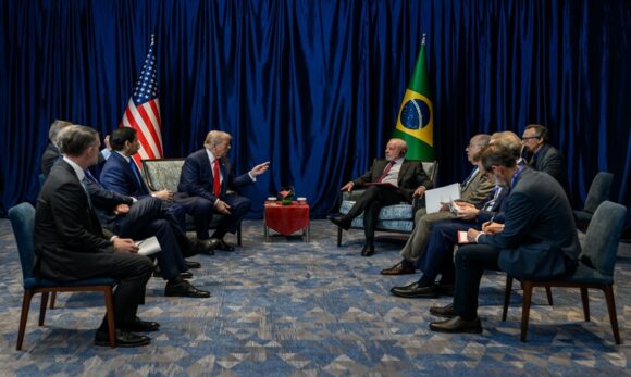 Lula discute com Trump revisão de tarifas e combate ao crime organizado