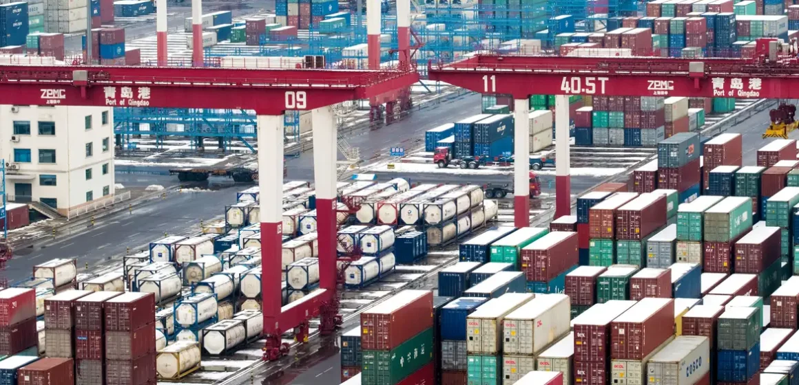 exportacoes_china China atinge superávit comercial recorde de US$ 1 trilhão com fuga de tarifas dos EUA