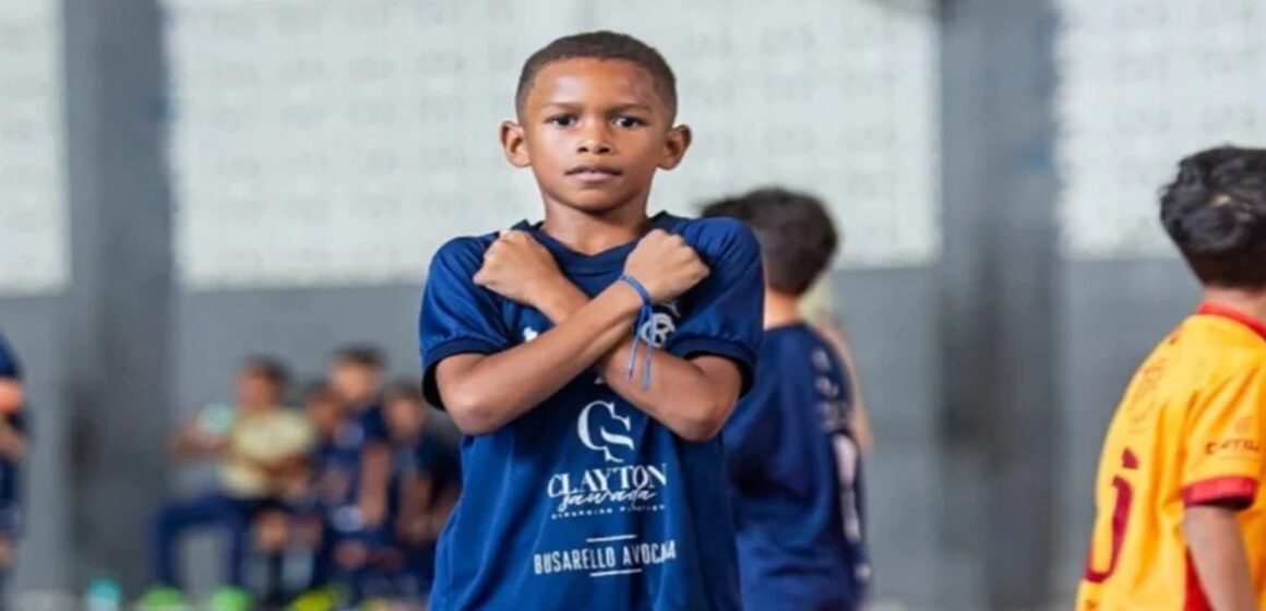 Com 5 gols em final clássica, jovem de 8 anos da base do Remo é apontado como futuro craque