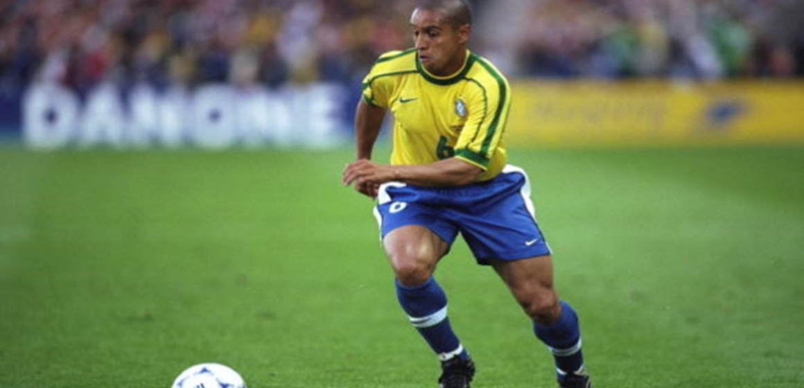 roberto-carlos Ex-lateral Roberto Carlos é celebrado como lenda do futebol por potência e títulos