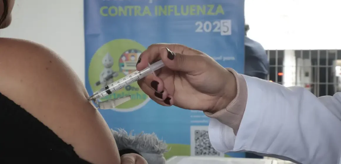 vacina_gripe_03 Ministério da Saúde confirma quatro primeiros casos da variante K da gripe H3N2 no Brasil