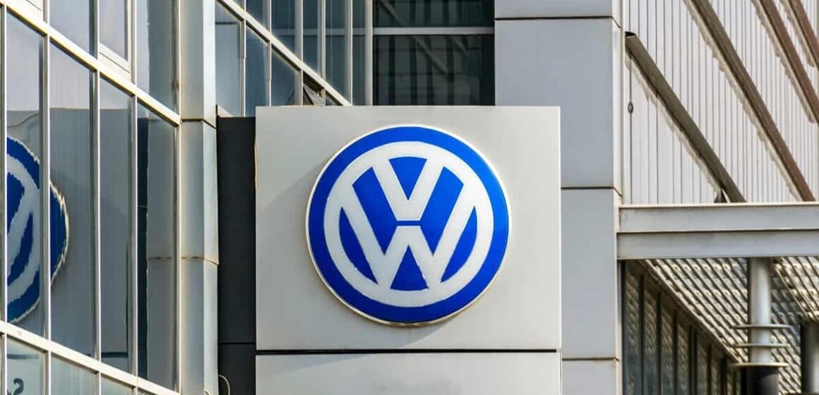 volkswagen_logo Volkswagen reduz meta de investimentos e planeja aplicar US$ 186 bilhões até 2030
