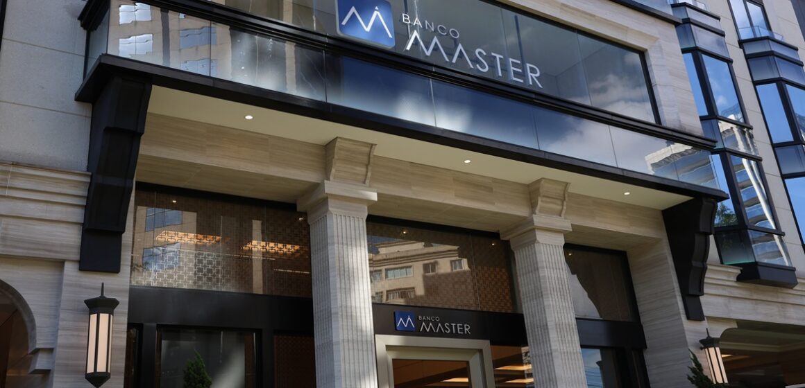 PF usa tecnologia exclusiva para acessar celulares desligados e gera tensão em operação do Banco Master