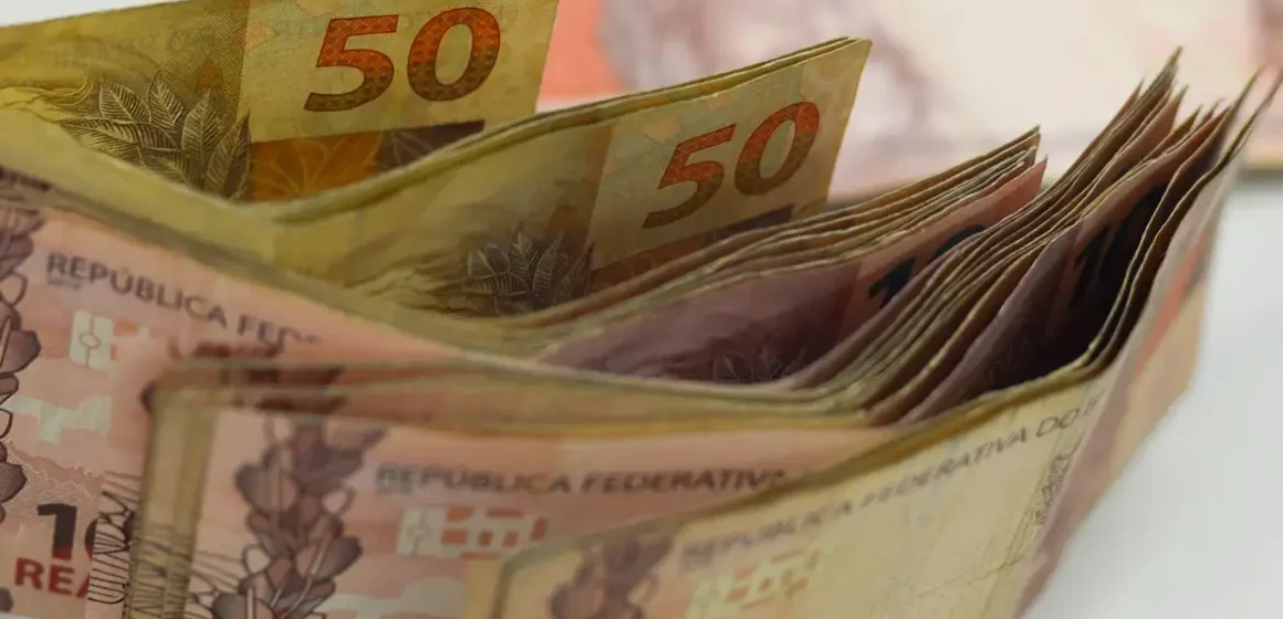 Economistas projetam déficit primário de R$ 72,4 bilhões para 2026, aponta relatório do Tesouro