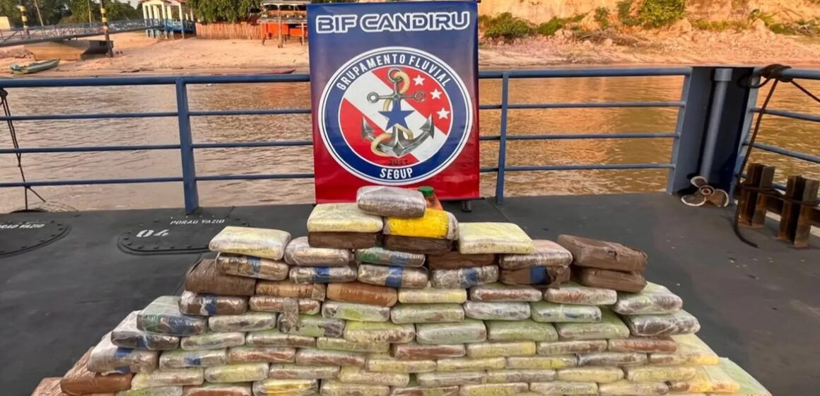 Fiscalização apreende quase 100 kg de maconha em embarcação no Baixo Amazonas