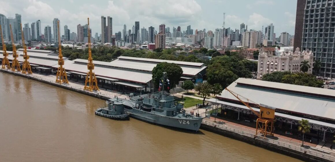 20260123111626-GC00074142-F00285659 Corveta “Solimões” da Marinha abre para visitação pública na Estação das Docas em Belém