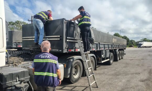 Fiscalizações apreendem 39 toneladas de aço e 150 pneus em operações de combate à sonegação no Pará