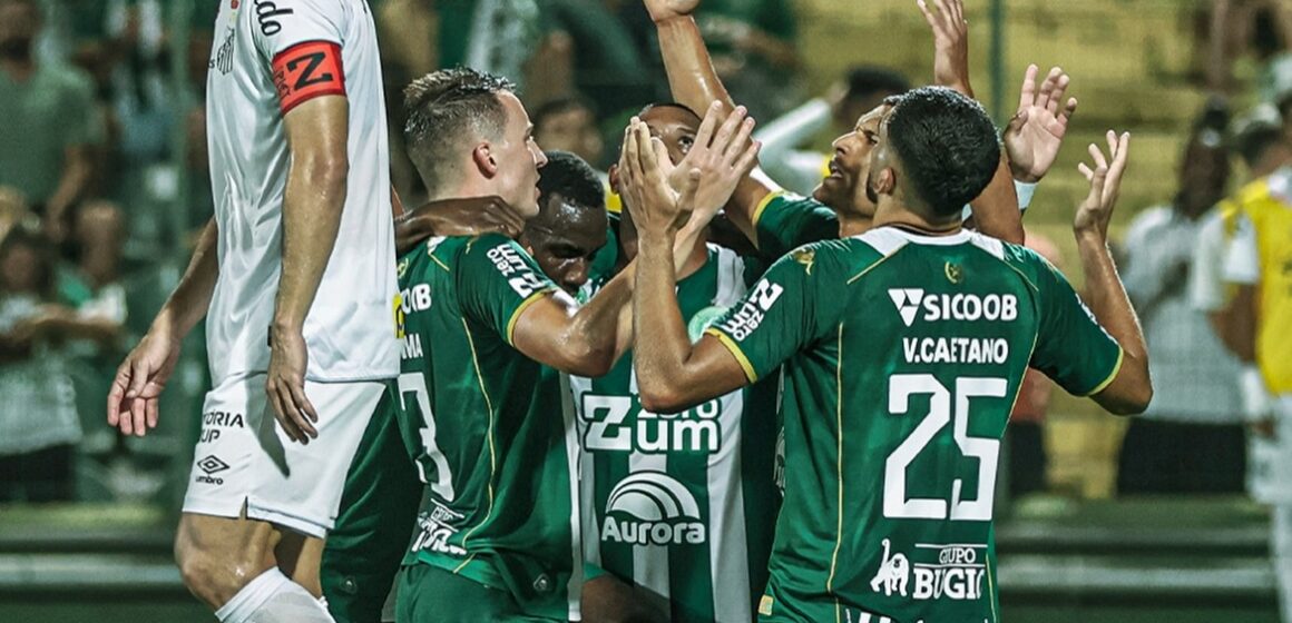 Chapecoense supera Santos em jogo de reviravoltas na estreia do Brasileirão