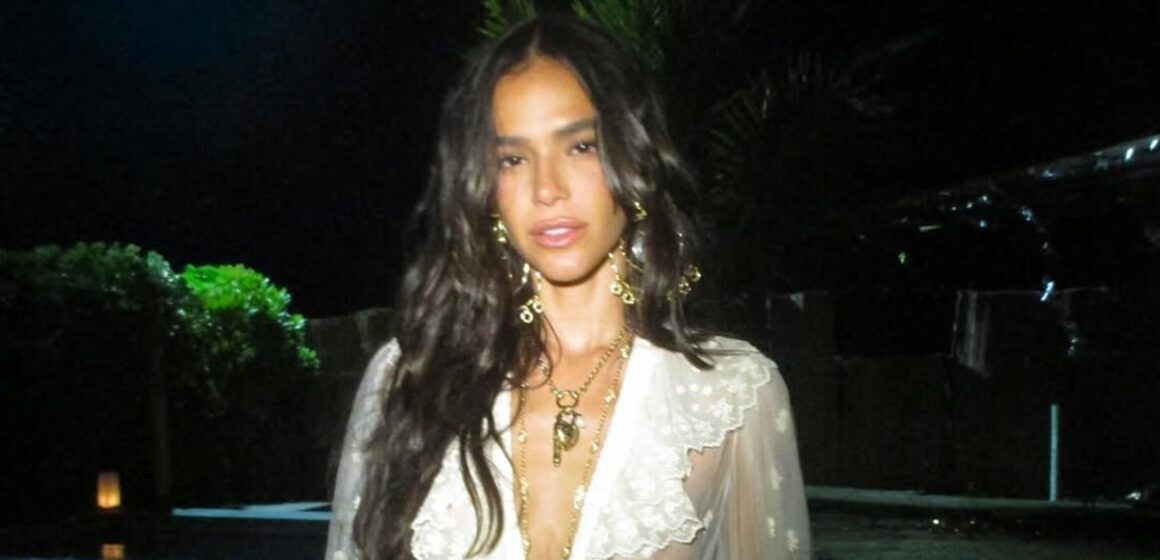 SaveClip.App_609256120_18599772661007479_1950947933471176729_n Bruna Marquezine é alvo de ataques transfóbicos após fotos com Shawn Mendes