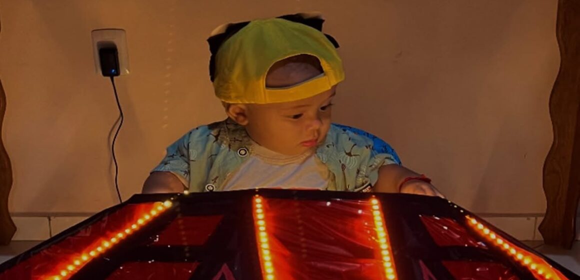 Bebê de 6 meses celebra “mesversário” com homenagem ao DJ paraense Gigio Boy