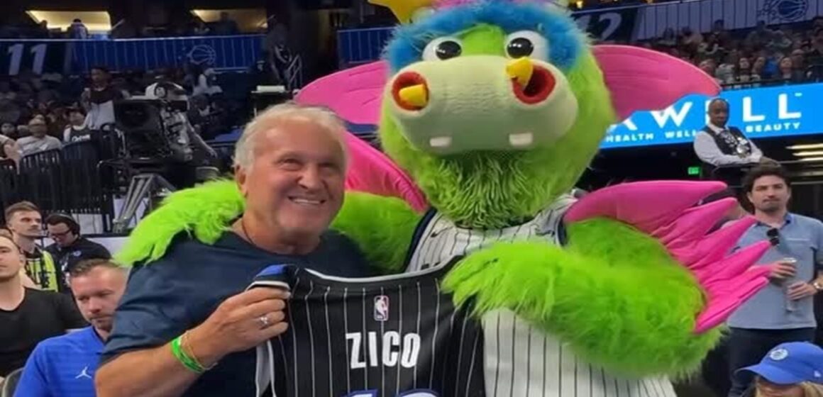 Zico vai a jogo da NBA, ganha camisa personalizada do Orlando Magic e comemora vitória da equipe