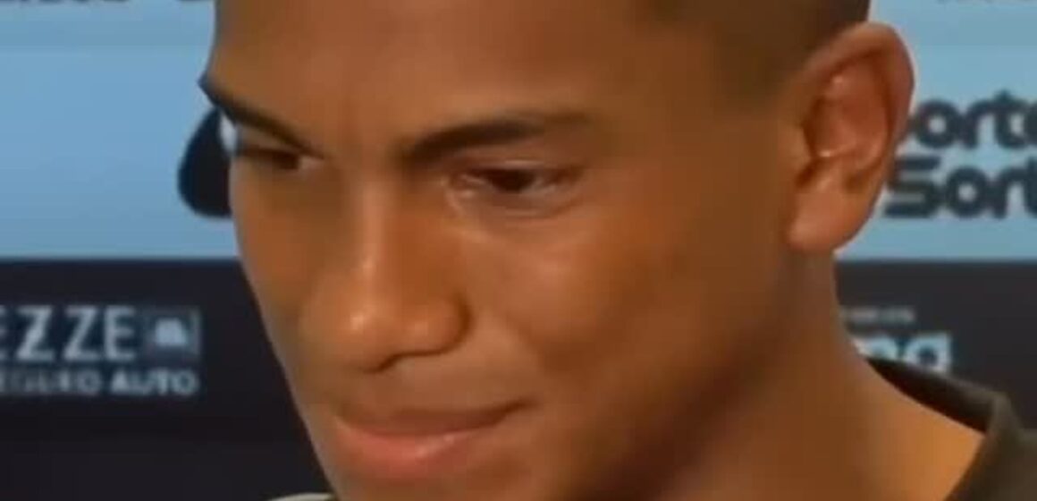 Na estreia pelo Corinthians, jovem João Vitor “Jacaré” impressiona com Bíblia em entrevista na Arena