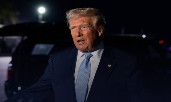 Trump discute Groenlândia com Otan e marca reunião em Davos