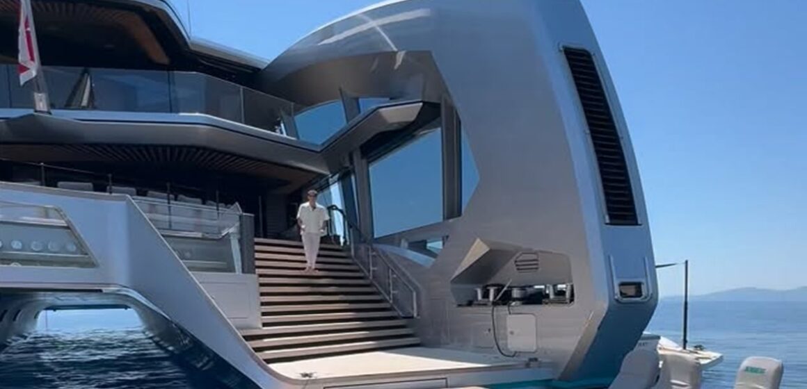 Superiate de luxo é colocado à venda por 46 milhões de euros
